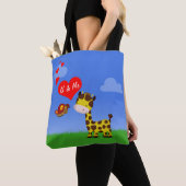 Giraffe en vlinder in liefde tote bag (Dichtbij)