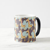 Giraffe en wolken magische mok (Voorkant rechts)