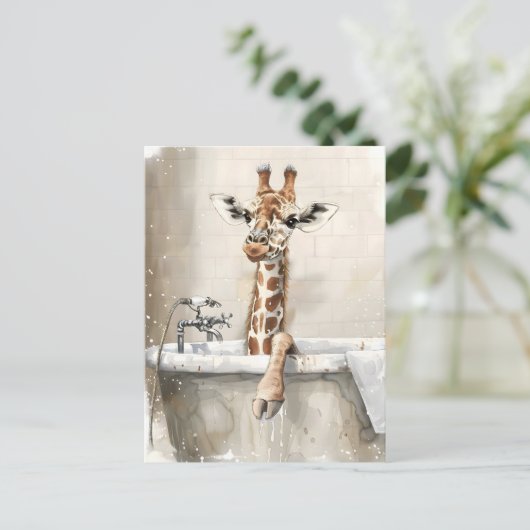 Giraffe in bad. briefkaart (Staand voorkant)