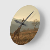 Giraffe in de savanne ronde klok (Hoek)