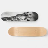Giraffe in een Cityscape Persoonlijk Skateboard (Horizontaal)