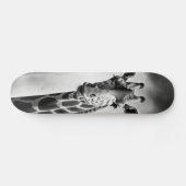 Giraffe in een Cityscape Persoonlijk Skateboard (Horizontaal)