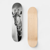 Giraffe in een Cityscape Persoonlijk Skateboard (Voorkant)