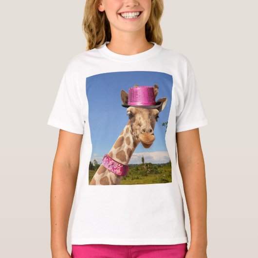 Giraffe in een sprankelend roze pet t-shirt (Voorkant)