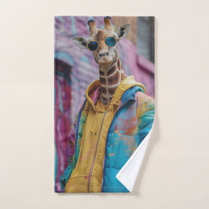Giraffe in een streetwear met zonnebril handdoek