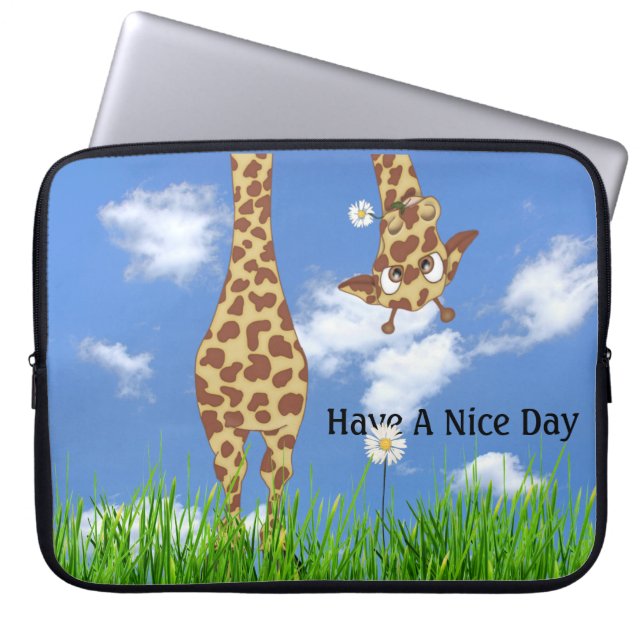 Giraffe in gras met Daisy Laptop Sleeve (Voorkant)