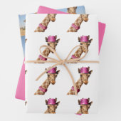 Giraffe in sparkly roze pet inpakpapier vel (In situ)