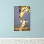 Giraffe KissingBaby Giraffe Canvas Afdruk (Insitu (Houten vloer))