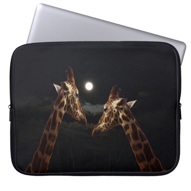 Giraffe Love in the Moonlight Laptop Sleeve (Voorkant)