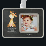 Giraffe Meisje Baby's Eerste Kerstmis Foto Ornamen Verzilverd Omlijst Ornament<br><div class="desc">Schattige oerwoud safari giraffe baby meisjes eerste kerst Ornament. Ja. Overeenkomende objecten beschikbaar in onze winkel.</div>