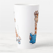 Giraffe met boek en drank latte mok (Voorkant)