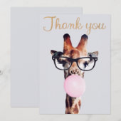Giraffe met bril die roze bruinkgom blaast bedankkaart (Voorkant / Achterkant)