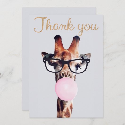Giraffe met bril die roze bruinkgom blaast bedankkaart (Voorkant / Achterkant)