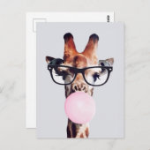 Giraffe met bril die roze bruinkgom blaast briefkaart (Voorkant / Achterkant)