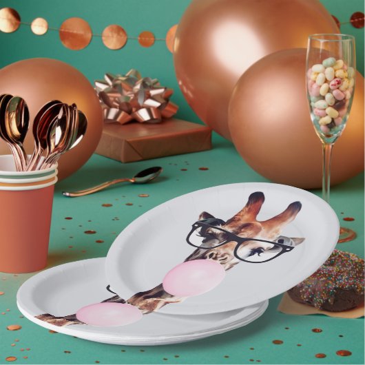 Giraffe met bril die roze bruinkgom blaast papieren bordje (Multi)