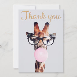 Giraffe met bril die roze bubbelgom blaast bedankkaart