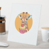 Giraffe Met Cupcake Reclamebord Met Voetstuk (Insitu)