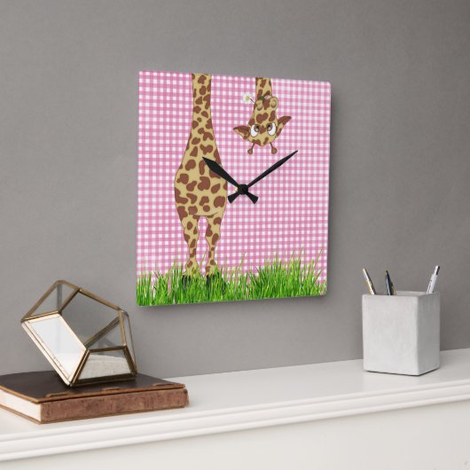 Giraffe met Daisy op roze gingham Vierkante Klok (Kantoor)