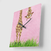 Giraffe met Daisy op roze gingham Vierkante Klok (Hoek)