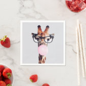 Giraffe met een bril die een roze kauwgom blaast servet (Insitu)