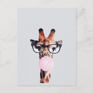 Giraffe met een bril die een roze kauwgomblaas bla briefkaart