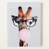 Giraffe met een bril die roze kauwgom blaast planner (Achterkant)