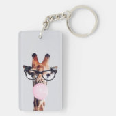 Giraffe met een bril die roze kauwgom blaast sleutelhanger (achterkant)