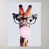 GIRAFFE MET GLAZEN DIE EEN KINKBUBBELGOM BLOKKEN POSTER (Voorkant)