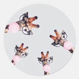 GIRAFFE MET GLAZEN DIE EEN KINKBUBBELGOM BLOKKEN RONDE STICKER