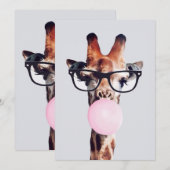 GIRAFFE MET GLAZEN DIE EEN PINKBUBBLEGUM BLOKKEN KAART (Voorkant / Achterkant)