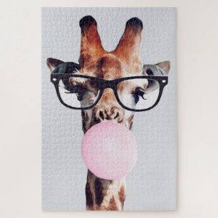 GIRAFFE MET GLAZEN DIE EEN PINKBUBBLEGUM BLOKKEN LEGPUZZEL