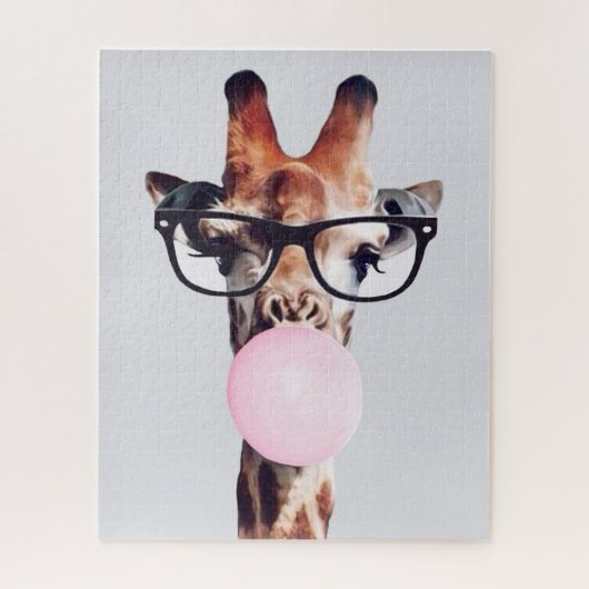 GIRAFFE MET GLAZEN DIE EEN PINKBUBBLEGUM BLOKKEN LEGPUZZEL (Verticaal)