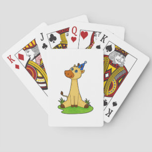 Giraffe met pet van de partij pokerkaarten