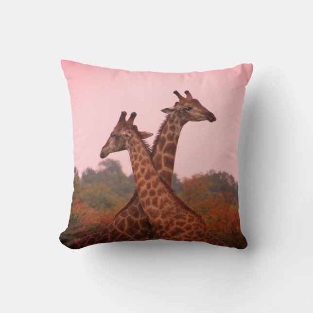Giraffe met roze lucht en Mopani bomen Kussen (Voorkant)