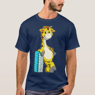 Giraffe met stapel boeken t-shirt
