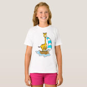 Giraffe met zeilboot t-shirt (Voorkant volledig)
