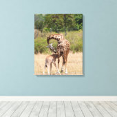 Giraffe-moeder en -baby in Kenia Canvas Afdruk (Insitu (Houten vloer))