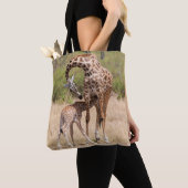 Giraffe moeder en Baby in Kenia Tote Bag (Dichtbij)