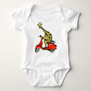 Giraffe op een rode scooter romper