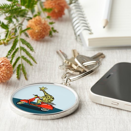 Giraffe op een scooter sleutelhanger (Zijkant)