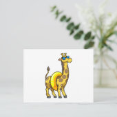 Giraffe op het strand met zwemring en zonnebril briefkaart (Staand voorkant)