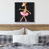 Giraffe op rollerschaatsen in roze tutu tanktop canvas afdruk (Insitu (Slaapkamer))