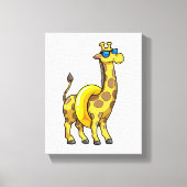 Giraffe op strand met draaiende ring en zonnebril canvas afdruk (Voorkant)