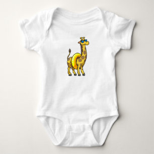 Giraffe op strand met draaiende ring en zonnebril romper