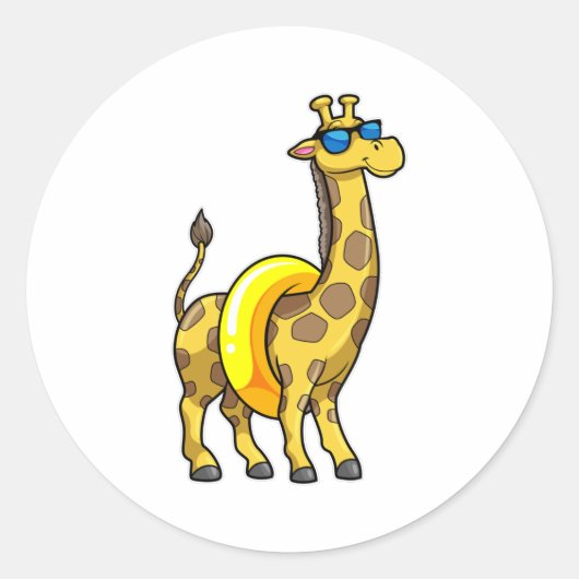 Giraffe op strand met draaiende ring en zonnebril ronde sticker (Voorkant)