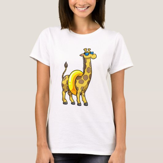 Giraffe op strand met draaiende ring en zonnebril t-shirt (Voorkant)