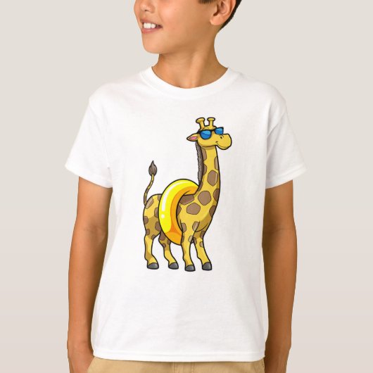 Giraffe op strand met draaiende ring en zonnebril t-shirt (Voorkant)