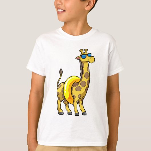 Giraffe op strand met draaiende ring en zonnebril t-shirt (Voorkant)