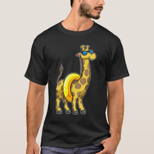 Giraffe op strand met draaiende ring en zonnebril t-shirt (Voorkant)