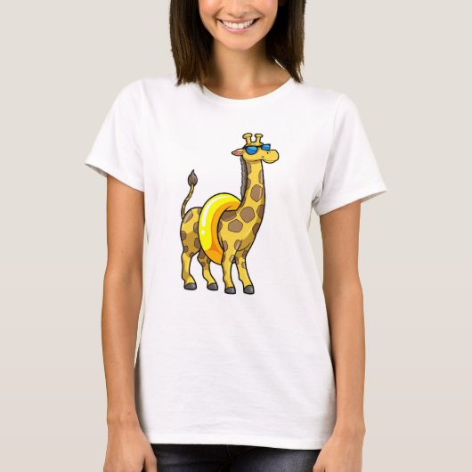 Giraffe op strand met draaiende ring en zonnebril t-shirt (Voorkant)